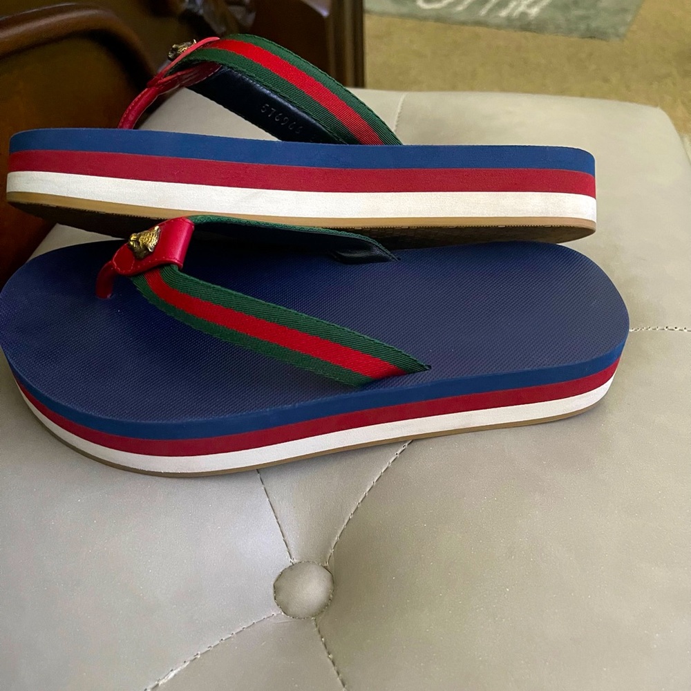 38 Gucci Web platform flip flop sandals